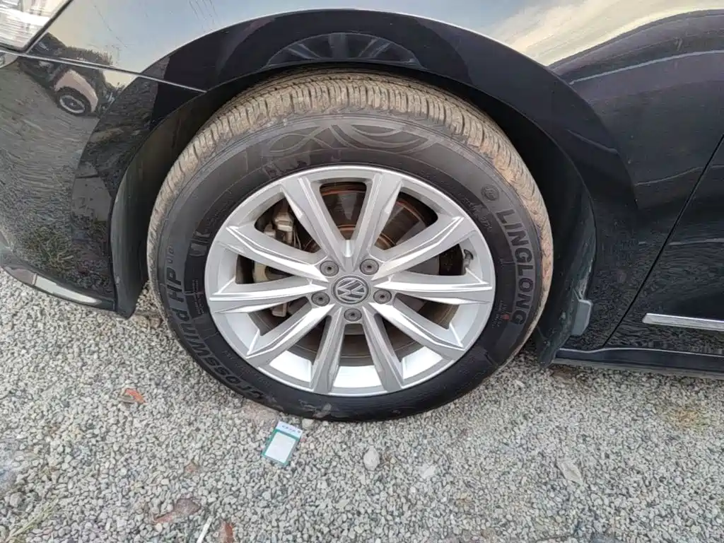 Volkswagen Passat — фото 23