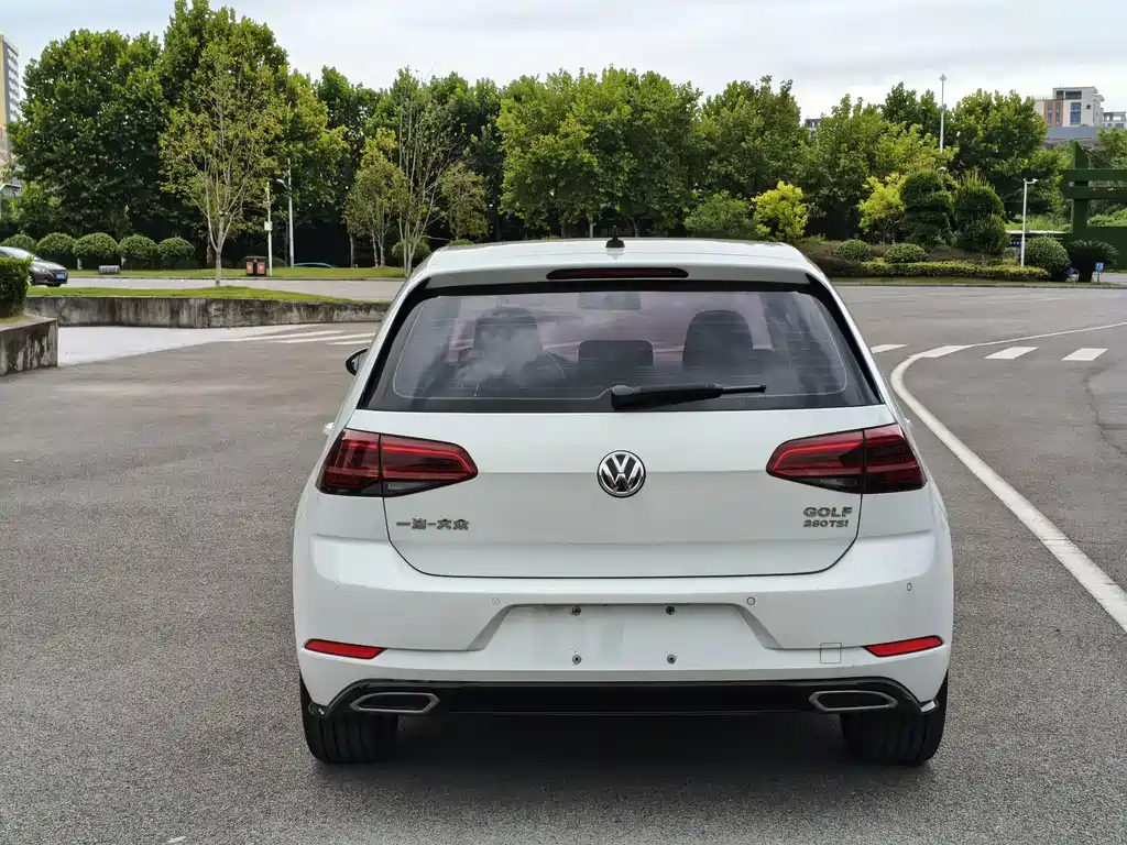 Volkswagen Golf — фото 13