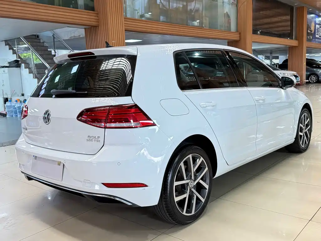Volkswagen Golf — фото 6