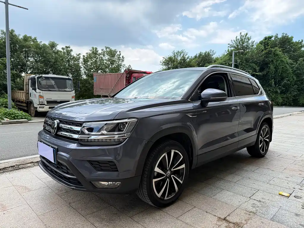 Volkswagen Tharu