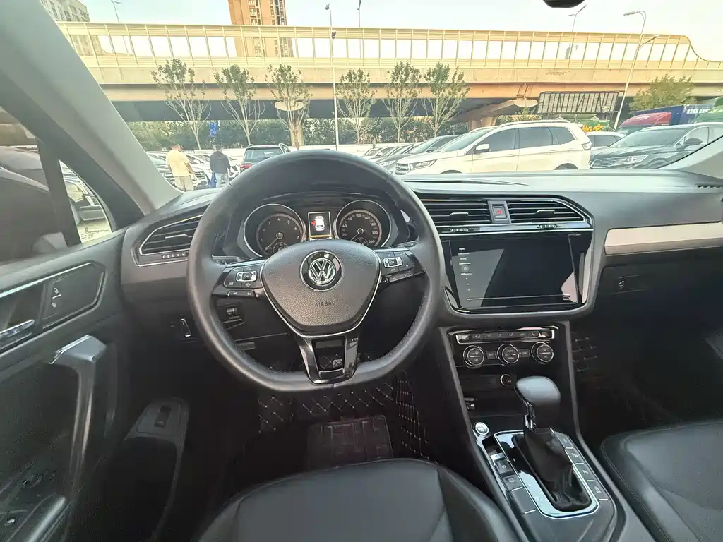 Volkswagen Tiguan L — фото 7
