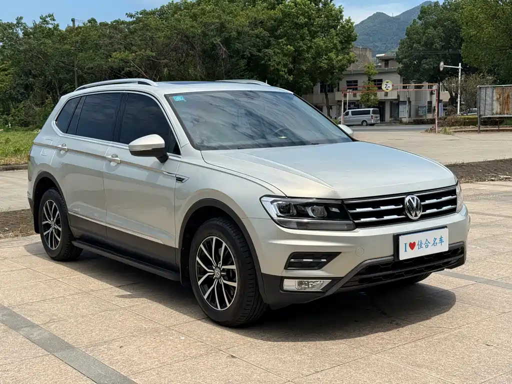 Volkswagen Tiguan L — фото 3