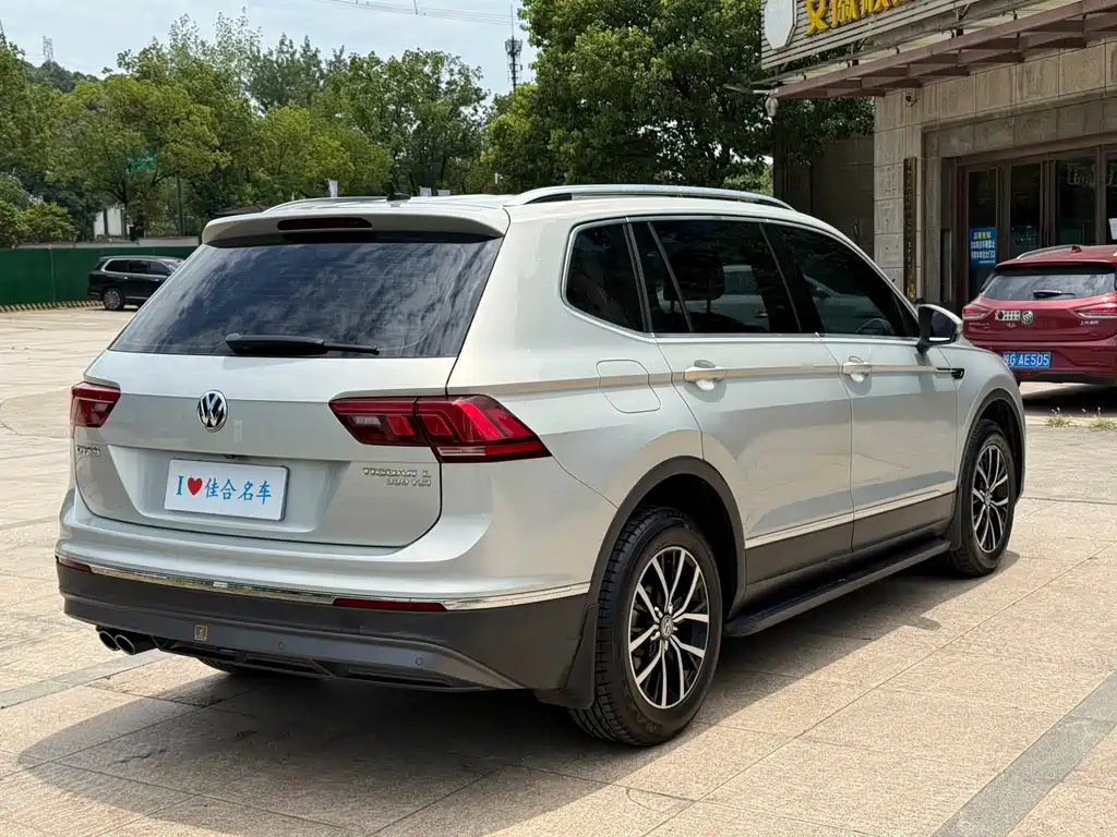 Volkswagen Tiguan L — фото 5