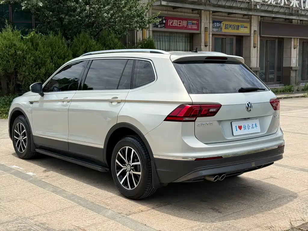 Volkswagen Tiguan L — фото 6