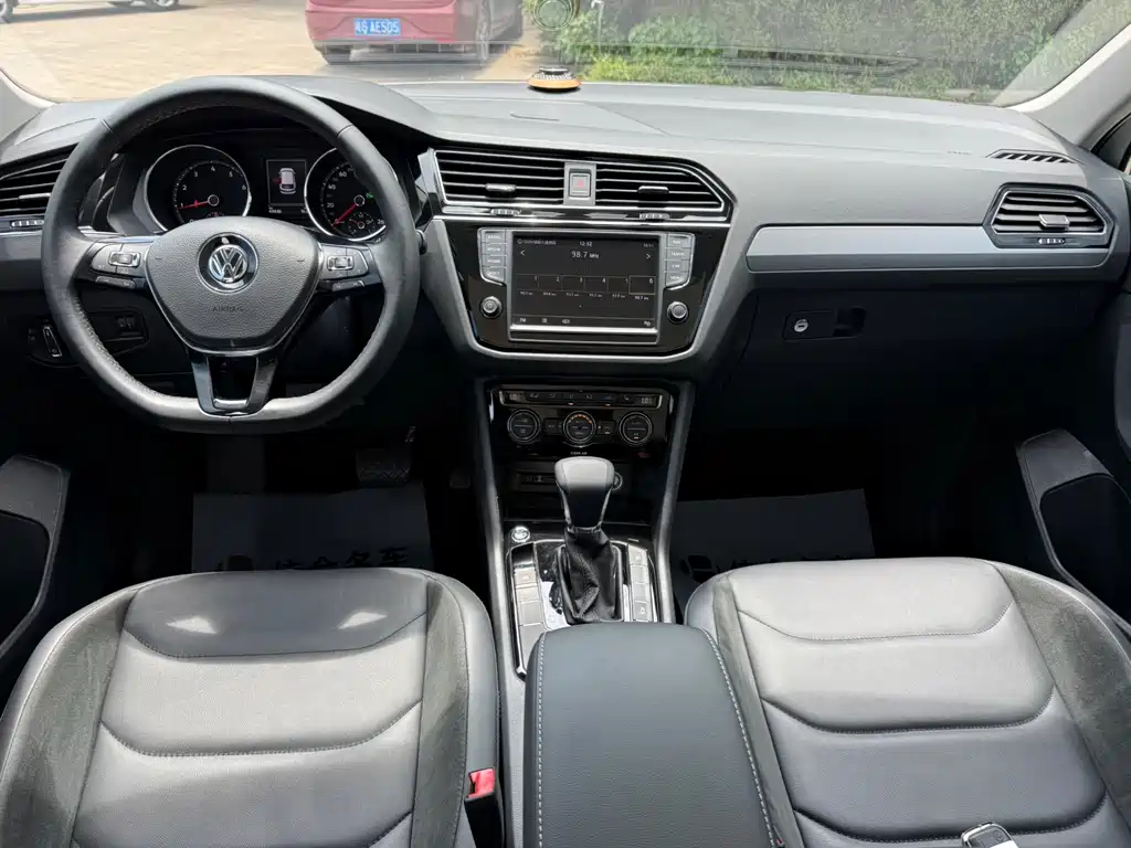 Volkswagen Tiguan L — фото 9