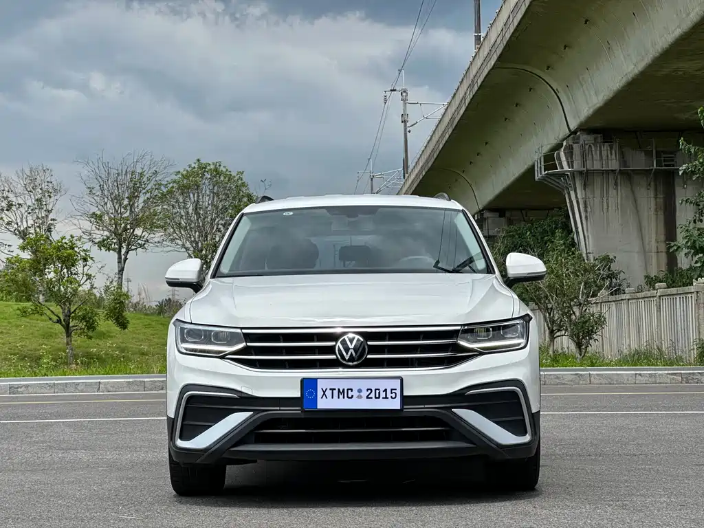 Volkswagen Tiguan L — фото 2