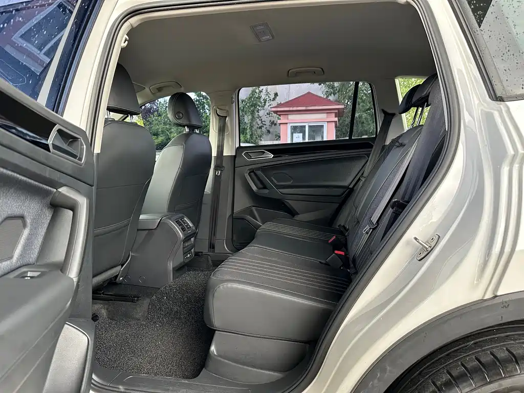 Volkswagen Tiguan L — фото 14