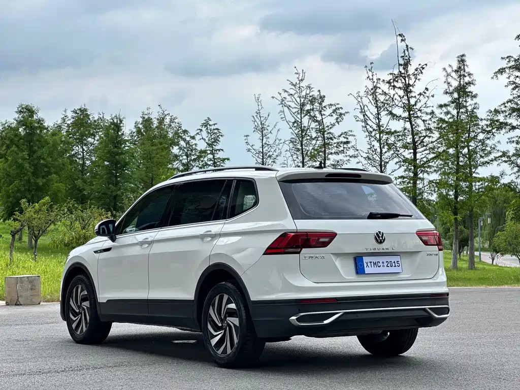 Volkswagen Tiguan L — фото 15