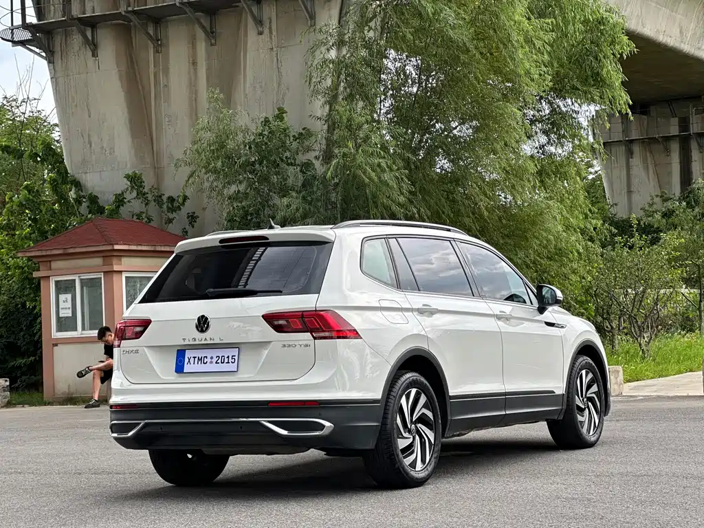 Volkswagen Tiguan L — фото 17