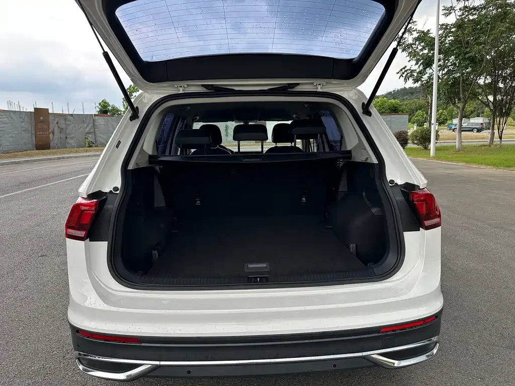 Volkswagen Tiguan L — фото 18