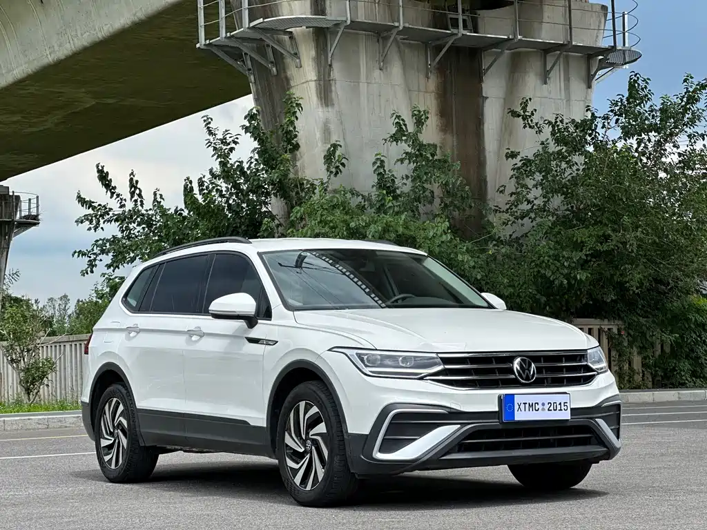 Volkswagen Tiguan L — фото 3