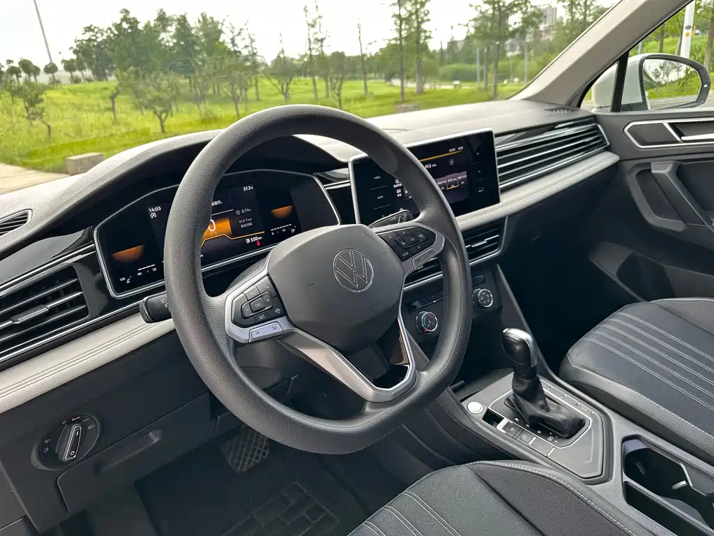 Volkswagen Tiguan L — фото 6