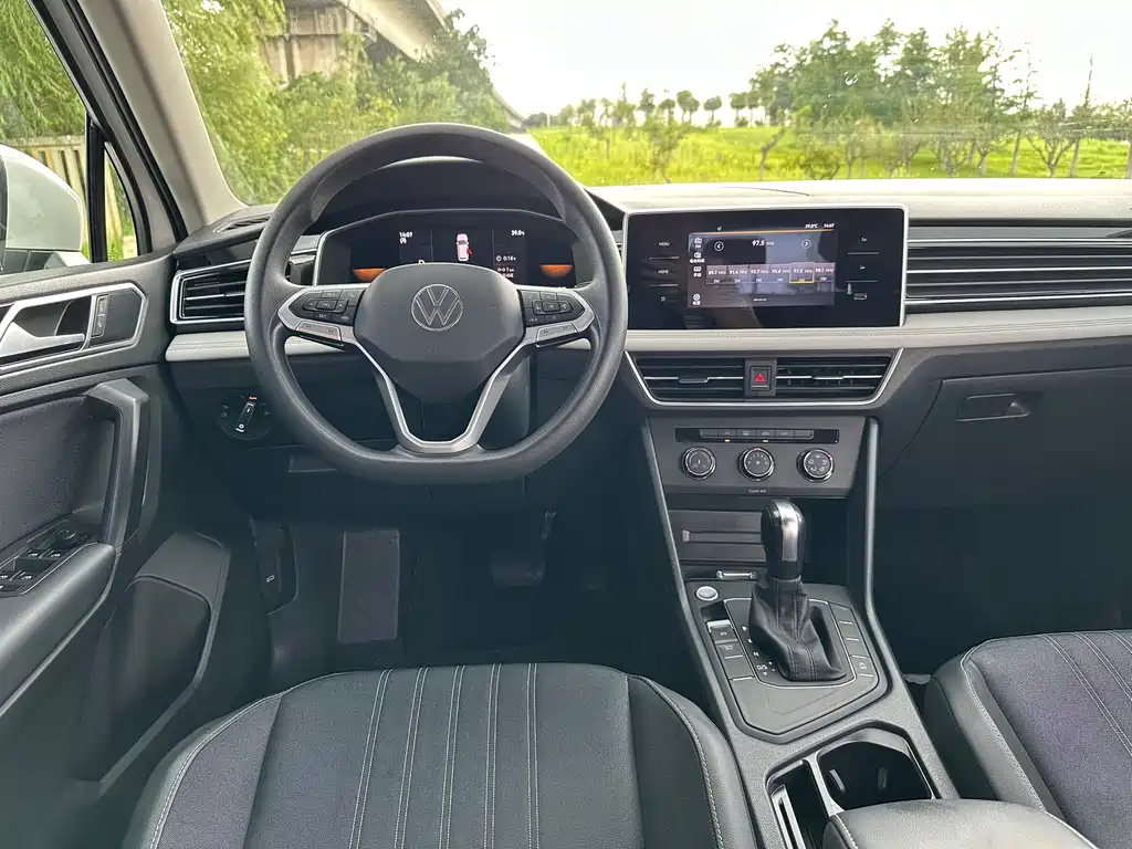 Volkswagen Tiguan L — фото 8