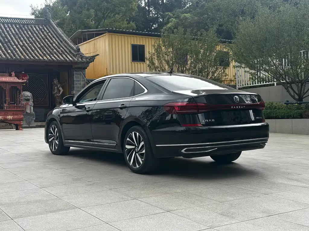 Volkswagen Passat — фото 11
