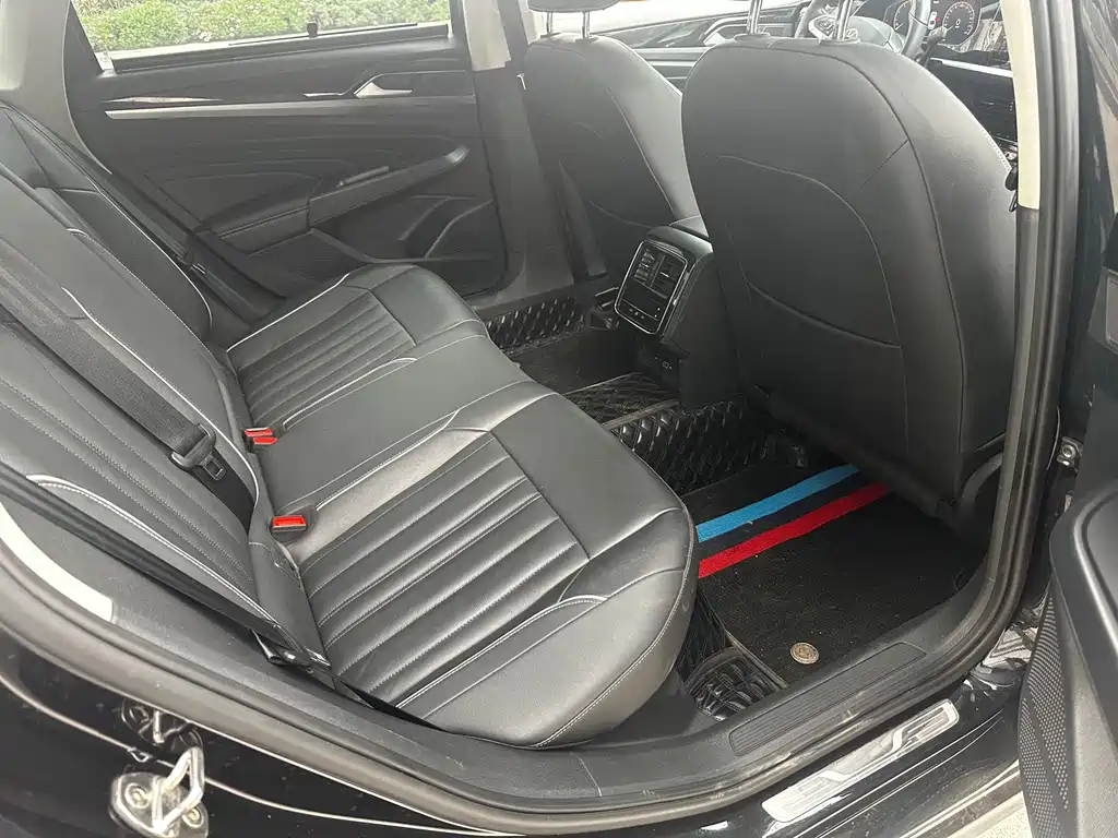Volkswagen Passat — фото 8