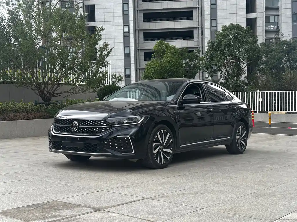 Volkswagen Passat — фото 1