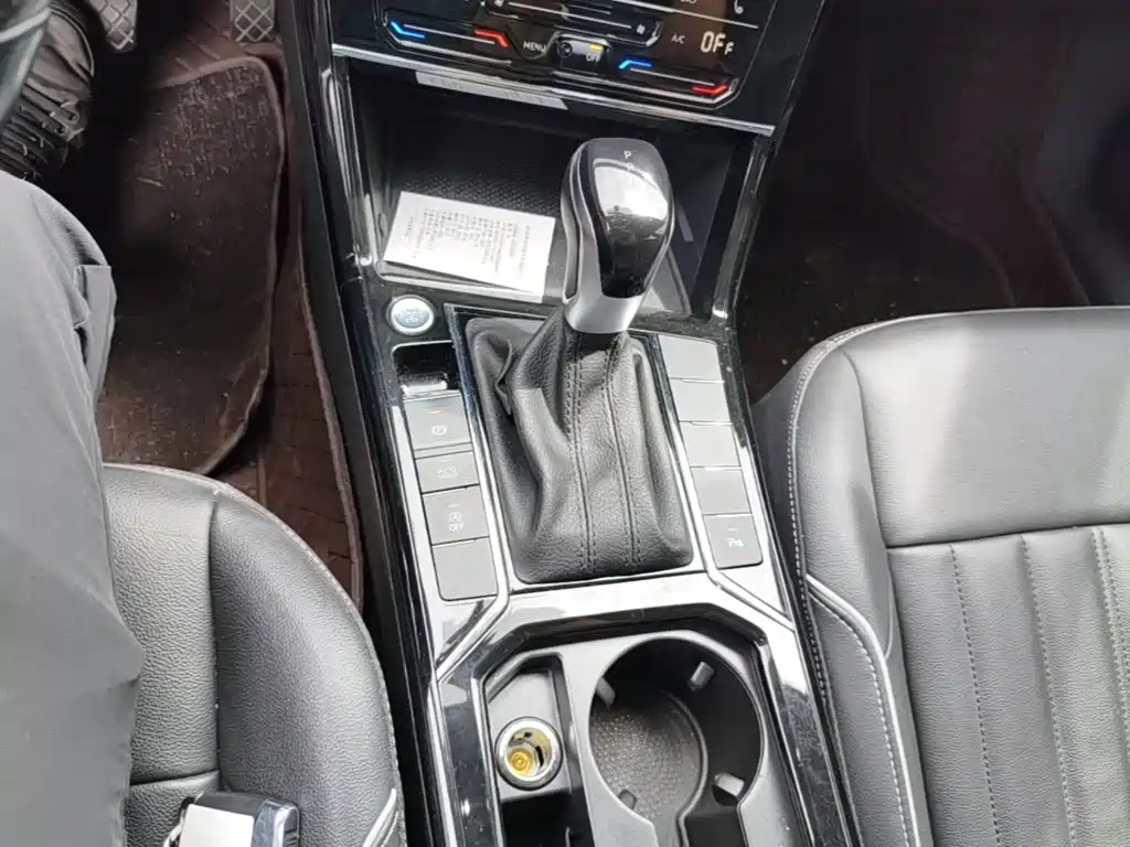 Volkswagen Passat — фото 14