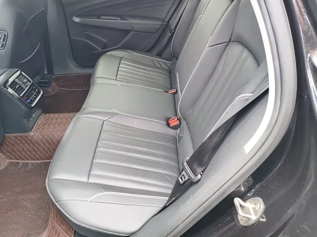Volkswagen Passat — фото 17
