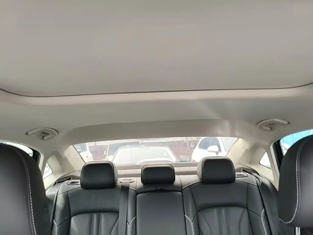 Volkswagen Passat — фото 18