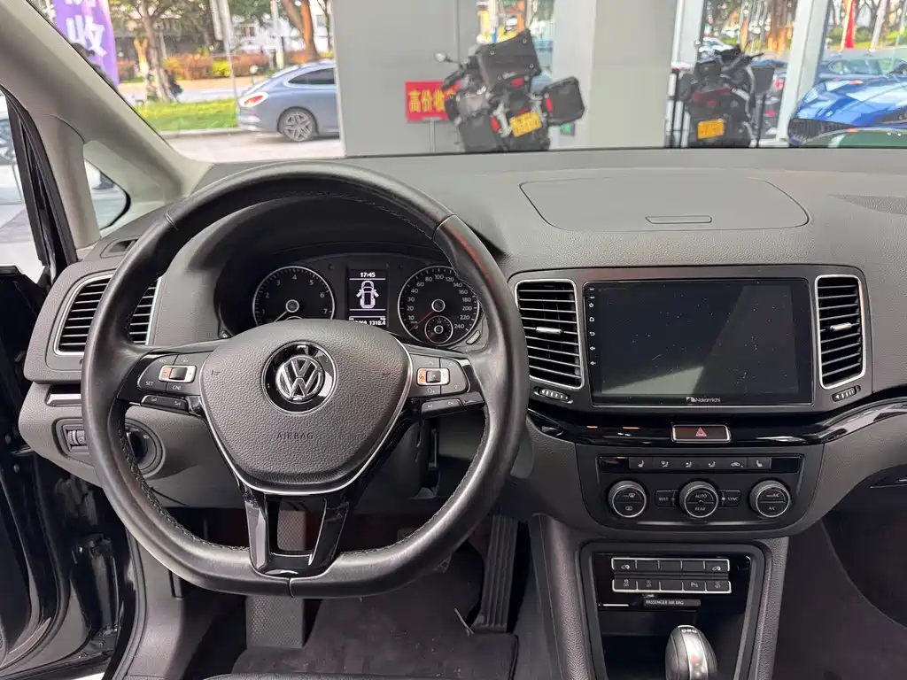 Volkswagen Sharan — фото 13