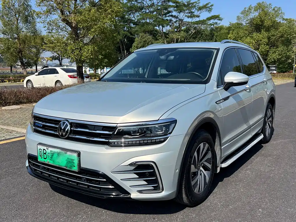 Volkswagen Tiguan L PHEV — фото 3