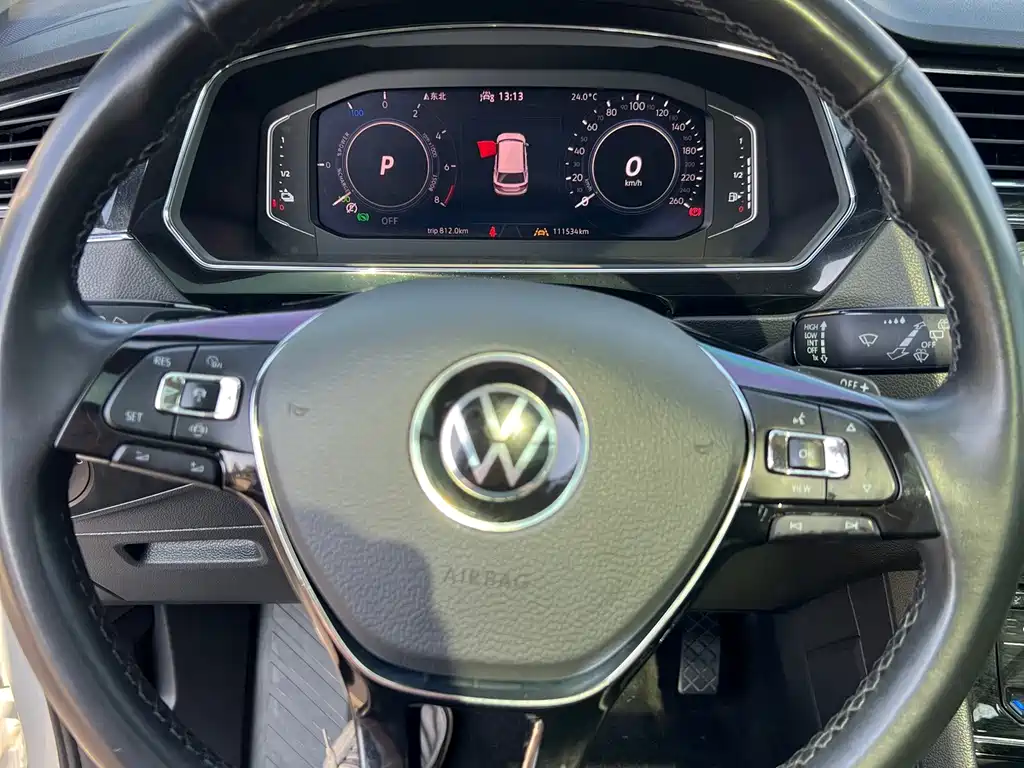 Volkswagen Tiguan L PHEV — фото 8