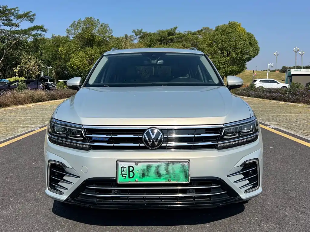 Volkswagen Tiguan L PHEV — фото 9