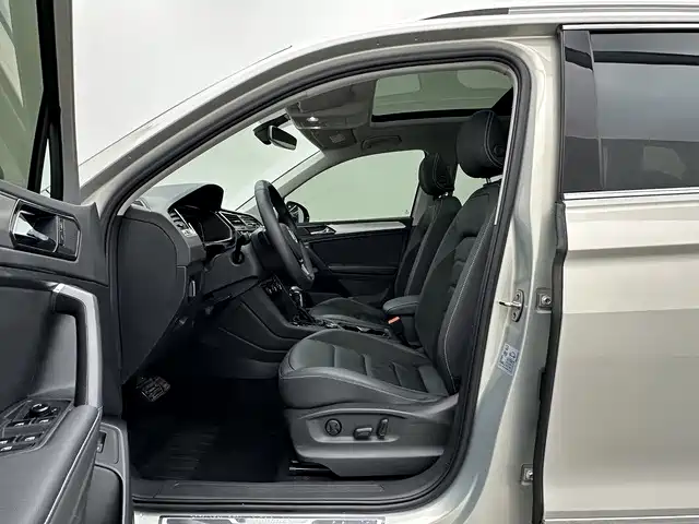 Volkswagen Tiguan L — фото 11