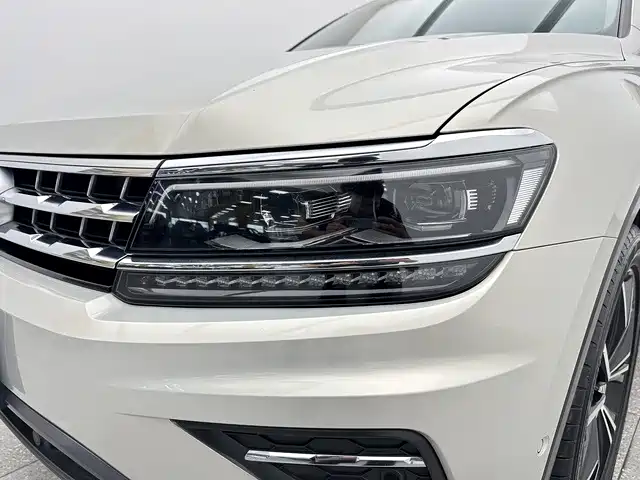 Volkswagen Tiguan L — фото 17