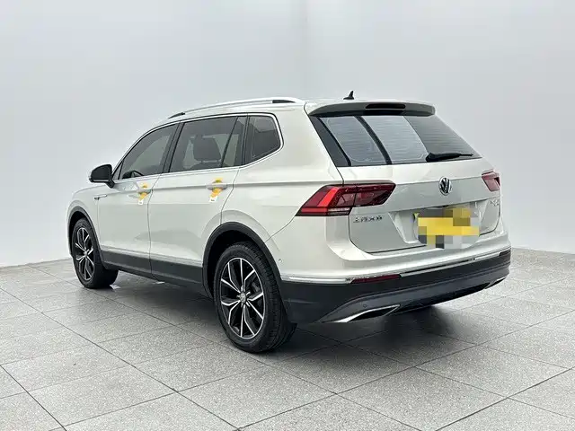 Volkswagen Tiguan L — фото 3