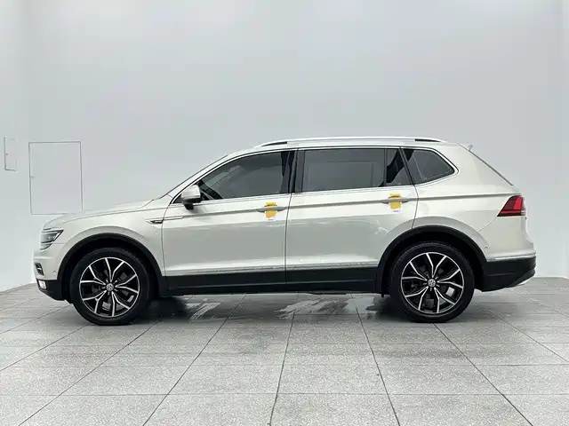 Volkswagen Tiguan L — фото 7