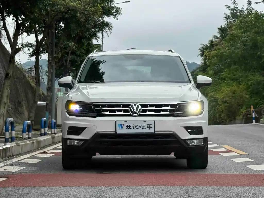 Volkswagen Tiguan L — фото 2