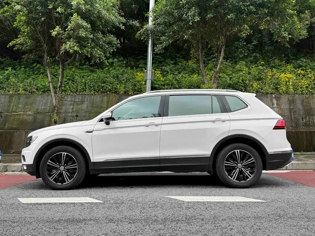 Volkswagen Tiguan L — фото 3
