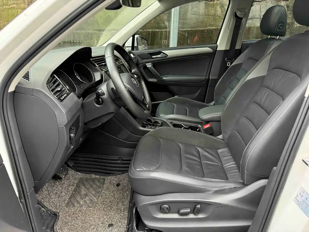 Volkswagen Tiguan L — фото 4