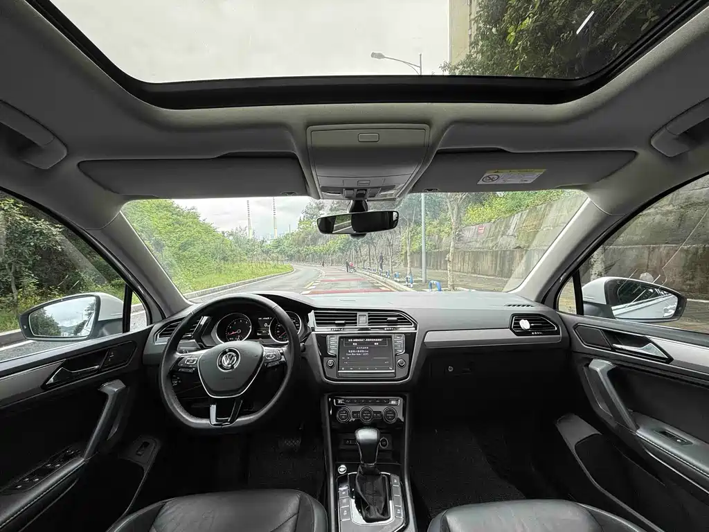 Volkswagen Tiguan L — фото 7