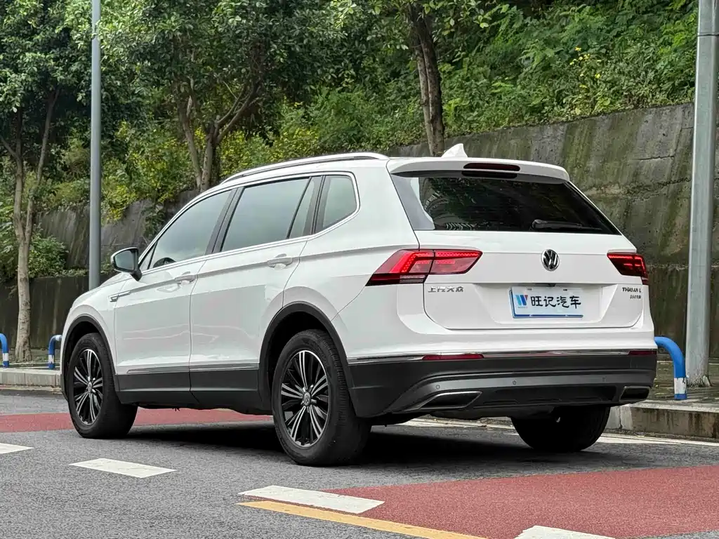 Volkswagen Tiguan L — фото 8