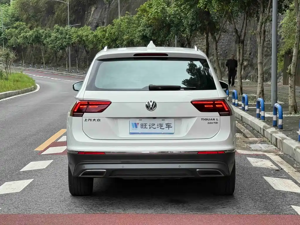 Volkswagen Tiguan L — фото 9