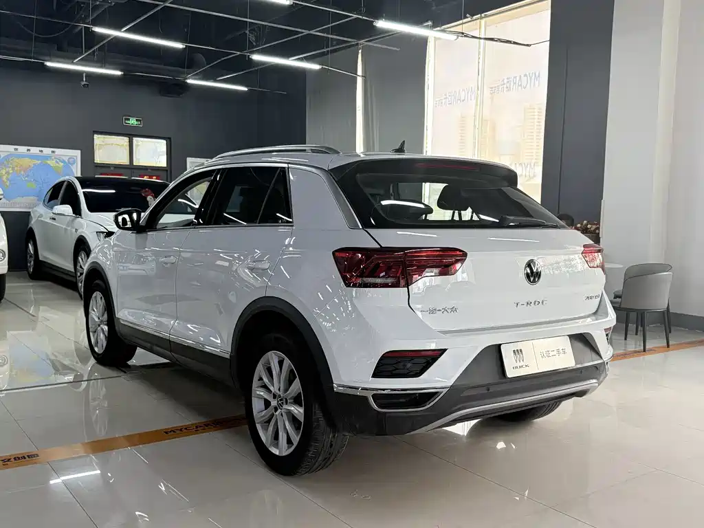 Volkswagen T-Roc — фото 6