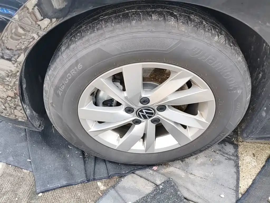 Volkswagen Passat — фото 23