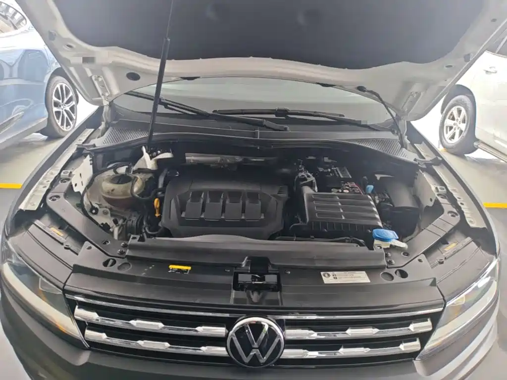Volkswagen Tiguan L — фото 20