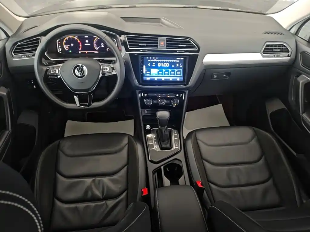 Volkswagen Tiguan L — фото 10