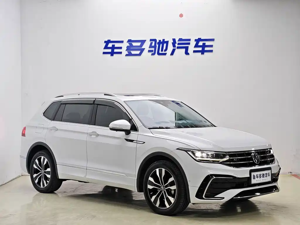 Volkswagen Tiguan L — фото 3