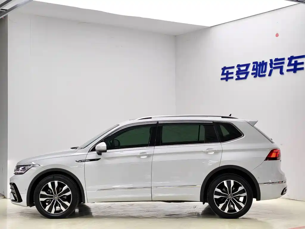 Volkswagen Tiguan L — фото 4