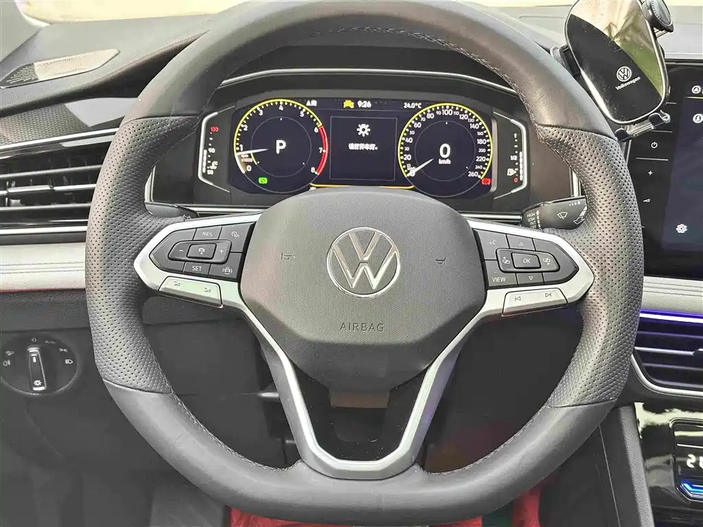 Volkswagen Tiguan L — фото 18
