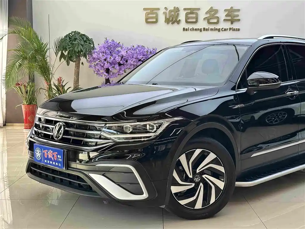 Volkswagen Tiguan L — фото 3