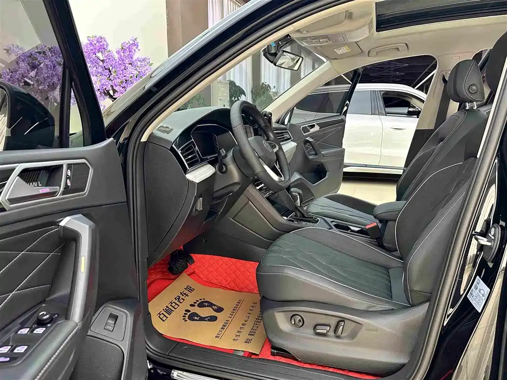 Volkswagen Tiguan L — фото 10