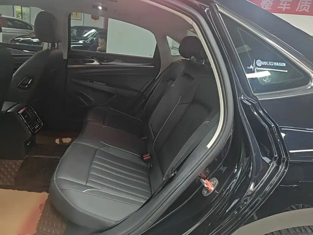 Volkswagen Passat — фото 17