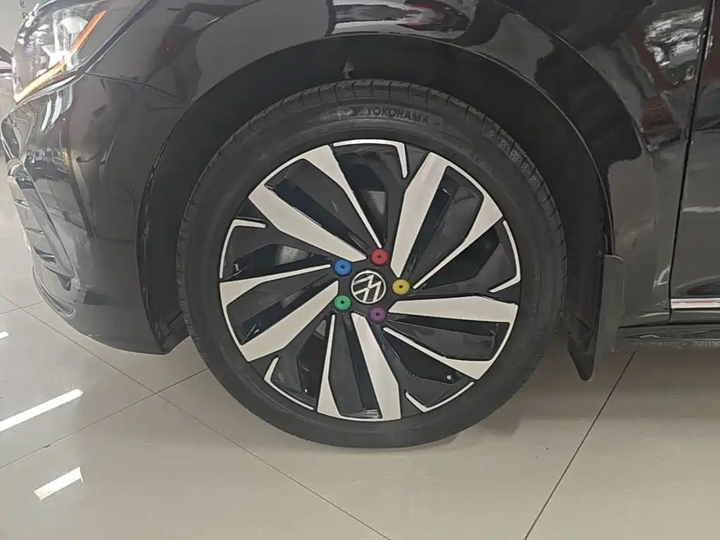 Volkswagen Passat — фото 23
