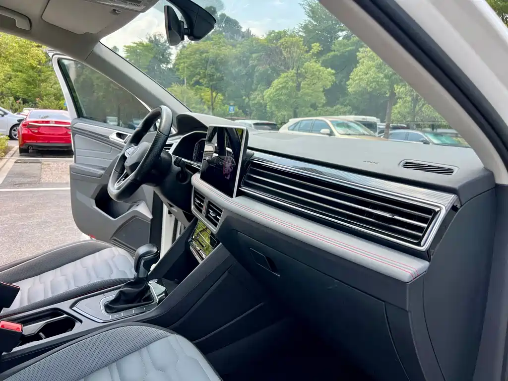 Volkswagen Tiguan X — фото 13