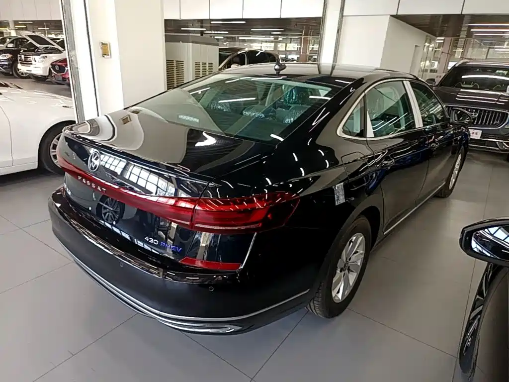 Volkswagen Passat PHEV — фото 7
